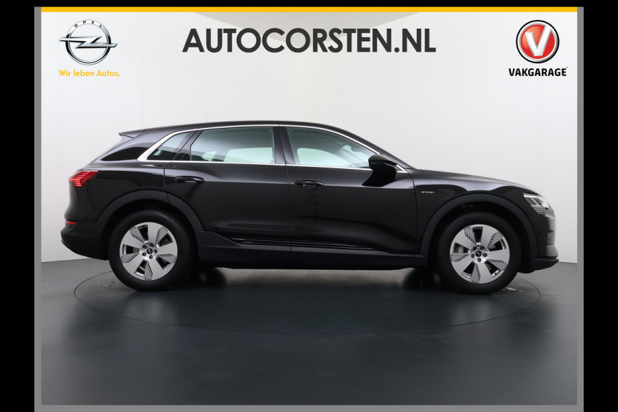 Audi e-tron 55 Quattro 95kWh 408PK Trekhaak Elektr.Leer+Verwarmd Pano-Dak Trekhaak Luchtvering Adap.Cruise Navi Ecc Stoelverwarming Business LED Lmv Elek.Achterklep Privacy Glas Keyless Zwarte Hemel Origineel Nederlandse Auto SOH 89% Trekhaak 1800kg !