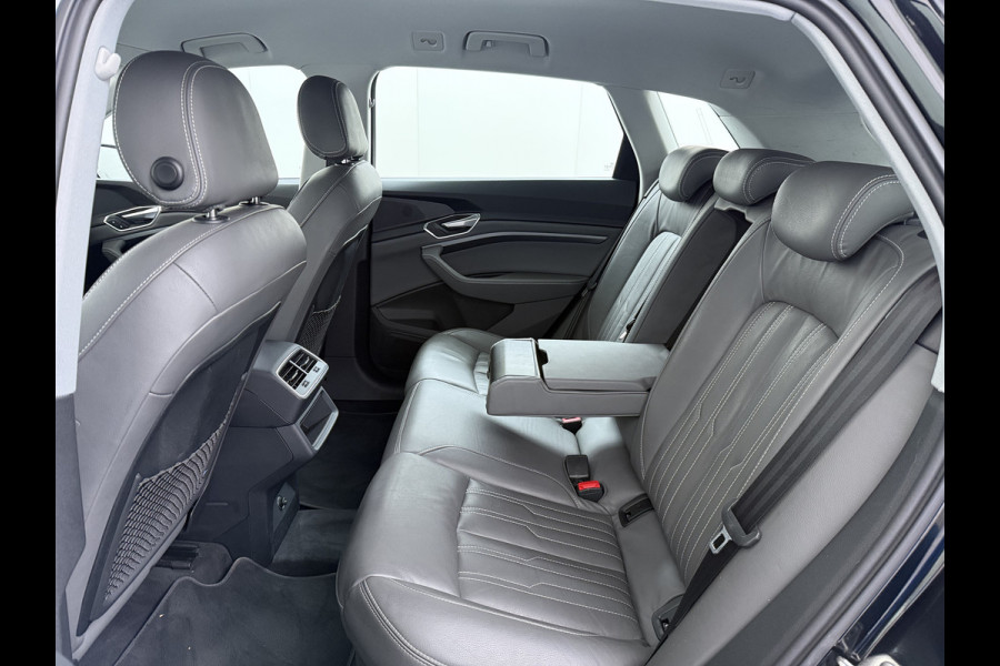 Audi e-tron 55 Quattro 95kWh 408PK Trekhaak Elektr.Leer+Verwarmd Pano-Dak Trekhaak Luchtvering Adap.Cruise Navi Ecc Stoelverwarming Business LED Lmv Elek.Achterklep Privacy Glas Keyless Zwarte Hemel Origineel Nederlandse Auto SOH 89% Trekhaak 1800kg !