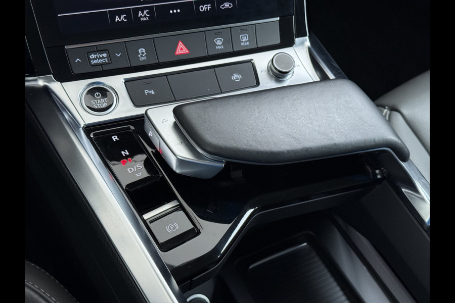 Audi e-tron 55 Quattro 95kWh 408PK Trekhaak Elektr.Leer+Verwarmd Pano-Dak Trekhaak Luchtvering Adap.Cruise Navi Ecc Stoelverwarming Business LED Lmv Elek.Achterklep Privacy Glas Keyless Zwarte Hemel Origineel Nederlandse Auto SOH 89% Trekhaak 1800kg !