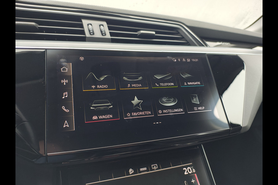 Audi e-tron 55 Quattro 95kWh 408PK Trekhaak Elektr.Leer+Verwarmd Pano-Dak Trekhaak Luchtvering Adap.Cruise Navi Ecc Stoelverwarming Business LED Lmv Elek.Achterklep Privacy Glas Keyless Zwarte Hemel Origineel Nederlandse Auto SOH 89% Trekhaak 1800kg !