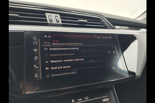 Audi e-tron 55 Quattro 95kWh 408PK Trekhaak Elektr.Leer+Verwarmd Pano-Dak Trekhaak Luchtvering Adap.Cruise Navi Ecc Stoelverwarming Business LED Lmv Elek.Achterklep Privacy Glas Keyless Zwarte Hemel Origineel Nederlandse Auto SOH 89% Trekhaak 1800kg !