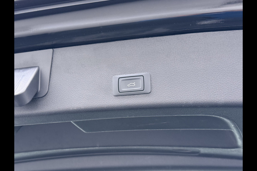 Audi e-tron 55 Quattro 95kWh 408PK Trekhaak Elektr.Leer+Verwarmd Pano-Dak Trekhaak Luchtvering Adap.Cruise Navi Ecc Stoelverwarming Business LED Lmv Elek.Achterklep Privacy Glas Keyless Zwarte Hemel Origineel Nederlandse Auto SOH 89% Trekhaak 1800kg !