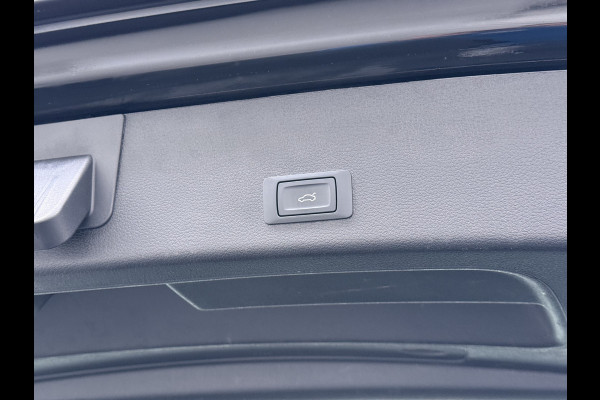 Audi e-tron 55 Quattro 95kWh 408PK Trekhaak Elektr.Leer+Verwarmd Pano-Dak Trekhaak Luchtvering Adap.Cruise Navi Ecc Stoelverwarming Business LED Lmv Elek.Achterklep Privacy Glas Keyless Zwarte Hemel Origineel Nederlandse Auto SOH 89% Trekhaak 1800kg !