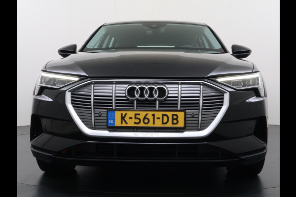 Audi e-tron 55 Quattro 95kWh 408PK Trekhaak Elektr.Leer+Verwarmd Pano-Dak Trekhaak Luchtvering Adap.Cruise Navi Ecc Stoelverwarming Business LED Lmv Elek.Achterklep Privacy Glas Keyless Zwarte Hemel Origineel Nederlandse Auto SOH 89% Trekhaak 1800kg !