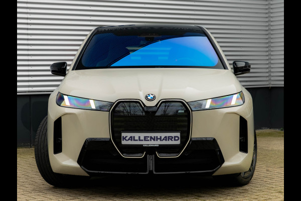 BMW iX xDrive M70 - Full Option - Pano - B&W - Trekhaak - 112kWh