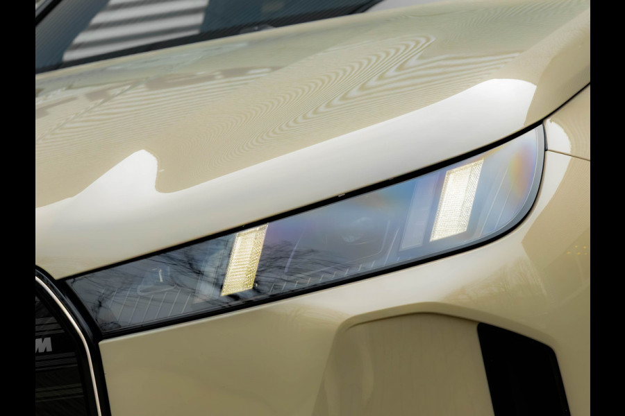 BMW iX xDrive M70 - Full Option - Pano - B&W - Trekhaak - 112kWh