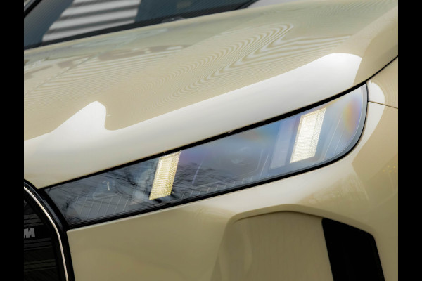 BMW iX xDrive M70 - Full Option - Pano - B&W - Trekhaak - 112kWh