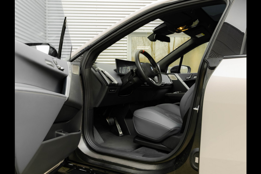 BMW iX xDrive M70 - Full Option - Pano - B&W - Trekhaak - 112kWh