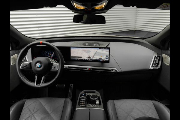 BMW iX xDrive M70 - Full Option - Pano - B&W - Trekhaak - 112kWh