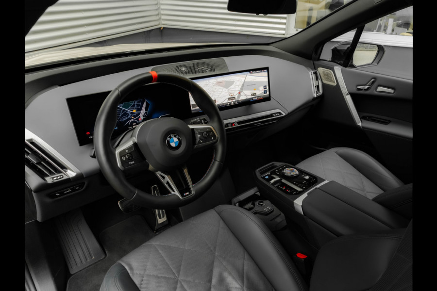 BMW iX xDrive M70 - Full Option - Pano - B&W - Trekhaak - 112kWh