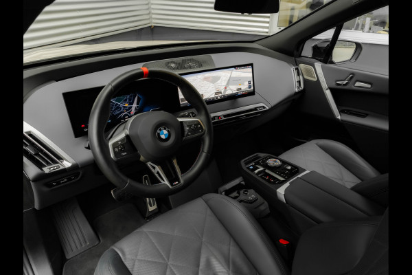 BMW iX xDrive M70 - Full Option - Pano - B&W - Trekhaak - 112kWh