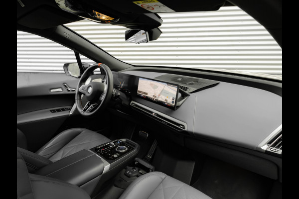 BMW iX xDrive M70 - Full Option - Pano - B&W - Trekhaak - 112kWh