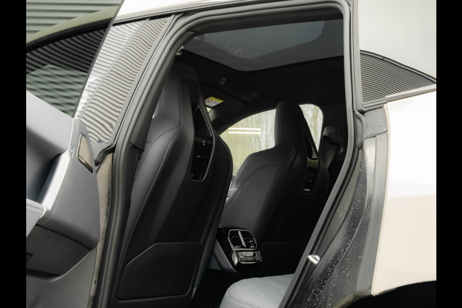 BMW iX xDrive M70 - Full Option - Pano - B&W - Trekhaak - 112kWh