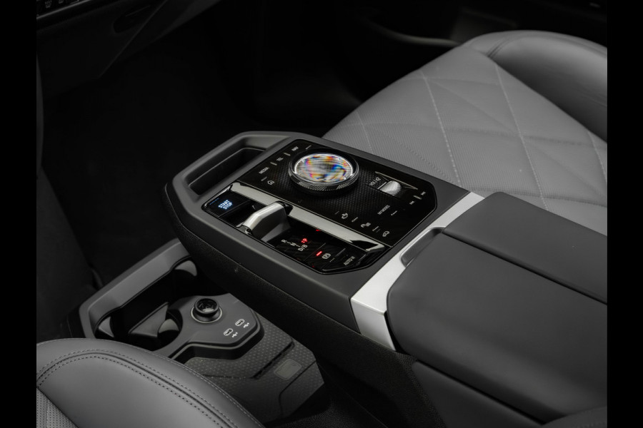 BMW iX xDrive M70 - Full Option - Pano - B&W - Trekhaak - 112kWh