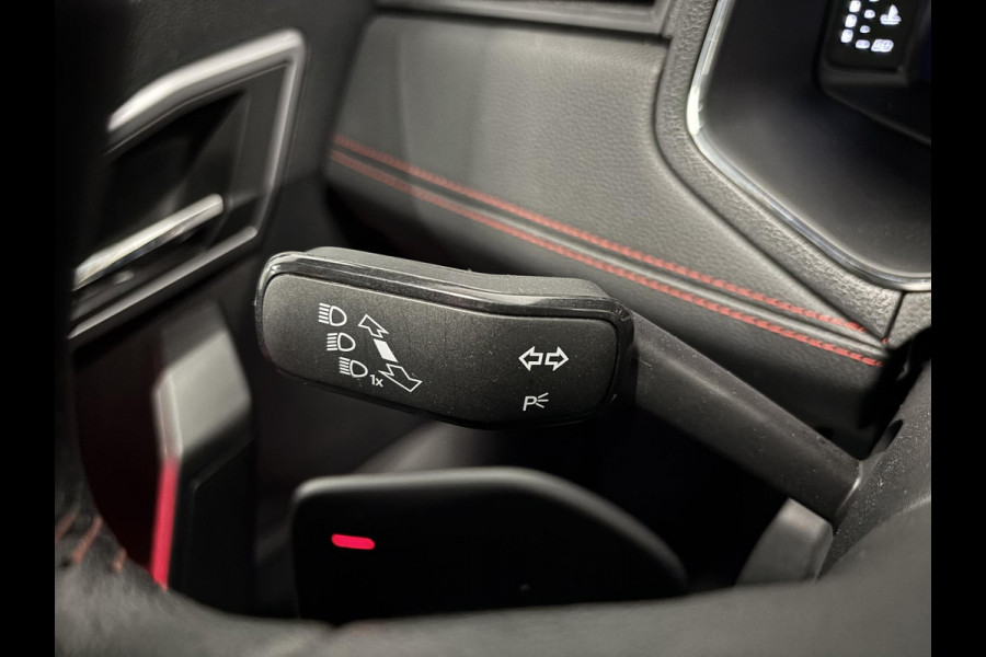Seat Arona 1.0 TSI 110pk DSG FR Navigatie Apple Carplay/Android Auto Camera Parkeersensoren Adaptive Cruise Control Blind Spot Assist Stoelverwarming Ledverlichting Climate Control Getinte ramen