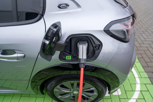 Peugeot e-208 EV Allure 50 kWh |Prijs rijklaar incl 12 mnd garantie| Camera Navi PDC Clima