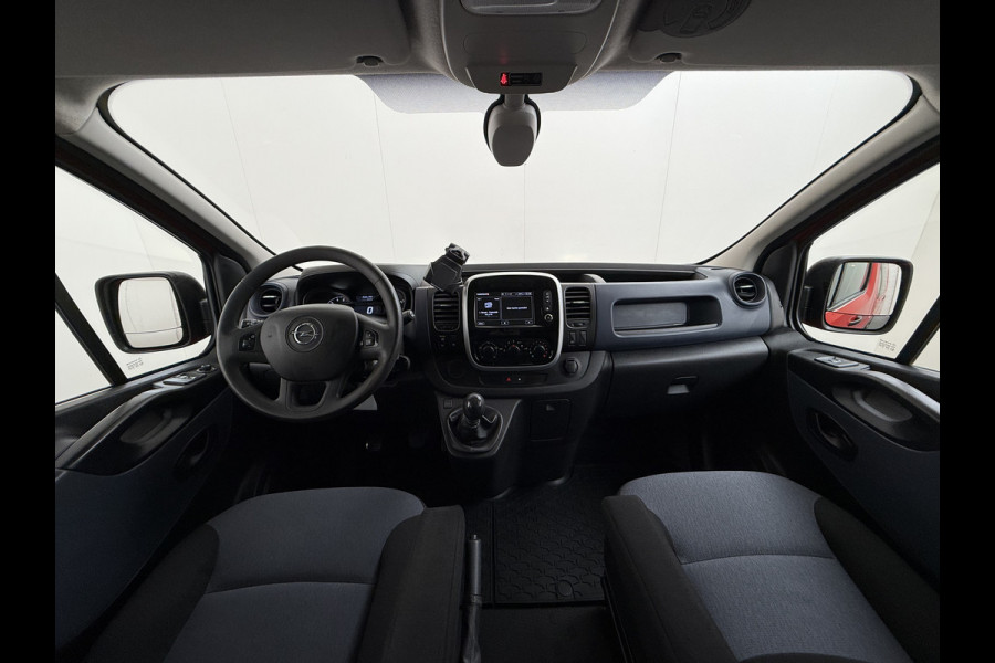 Opel Vivaro D126pk L2H1 Dubbele Cabine Euro 6 Navi Airco Trekhaak Camera Cruise Control Bluetooth Pdc 5-Persoons Betonplex Vloer Wandbetimmering Schuifdeur Regen-Lichtsensor 1.6CDTI 1e Eigenaar Origineel Nederlandse Auto Dealeronderhouden 2.000kg trekvermogen