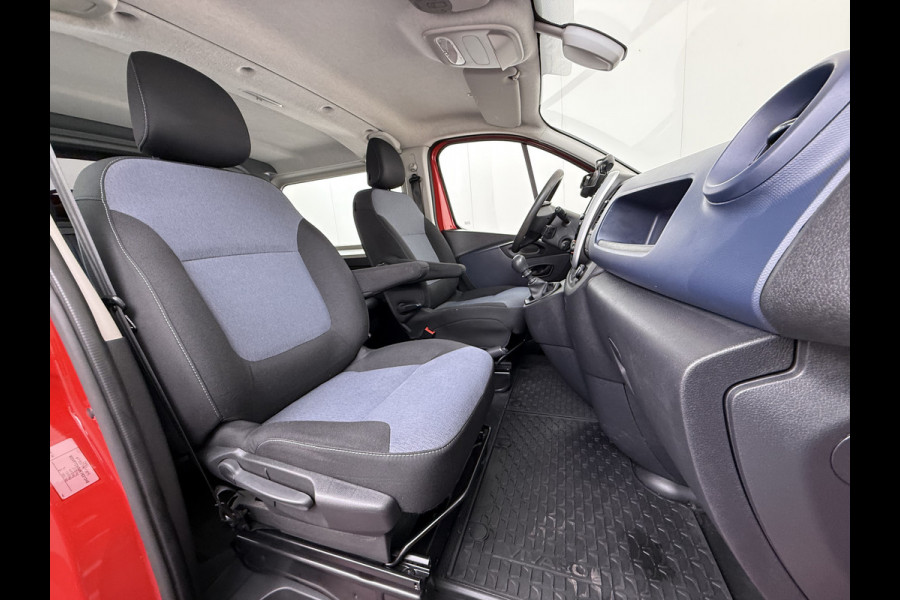 Opel Vivaro D126pk L2H1 Dubbele Cabine Euro 6 Navi Airco Trekhaak Camera Cruise Control Bluetooth Pdc 5-Persoons Betonplex Vloer Wandbetimmering Schuifdeur Regen-Lichtsensor 1.6CDTI 1e Eigenaar Origineel Nederlandse Auto Dealeronderhouden 2.000kg trekvermogen