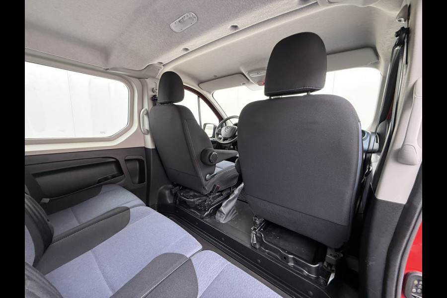 Opel Vivaro D126pk L2H1 Dubbele Cabine Euro 6 Navi Airco Trekhaak Camera Cruise Control Bluetooth Pdc 5-Persoons Betonplex Vloer Wandbetimmering Schuifdeur Regen-Lichtsensor 1.6CDTI 1e Eigenaar Origineel Nederlandse Auto Dealeronderhouden 2.000kg trekvermogen