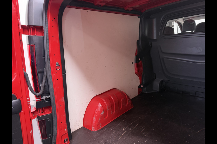 Opel Vivaro D126pk L2H1 Dubbele Cabine Euro 6 Navi Airco Trekhaak Camera Cruise Control Bluetooth Pdc 5-Persoons Betonplex Vloer Wandbetimmering Schuifdeur Regen-Lichtsensor 1.6CDTI 1e Eigenaar Origineel Nederlandse Auto Dealeronderhouden 2.000kg trekvermogen