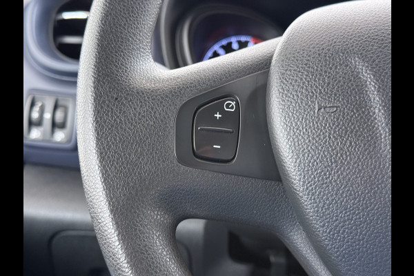 Opel Vivaro D126pk L2H1 Dubbele Cabine Euro 6 Navi Airco Trekhaak Camera Cruise Control Bluetooth Pdc 5-Persoons Betonplex Vloer Wandbetimmering Schuifdeur Regen-Lichtsensor 1.6CDTI 1e Eigenaar Origineel Nederlandse Auto Dealeronderhouden 2.000kg trekvermogen