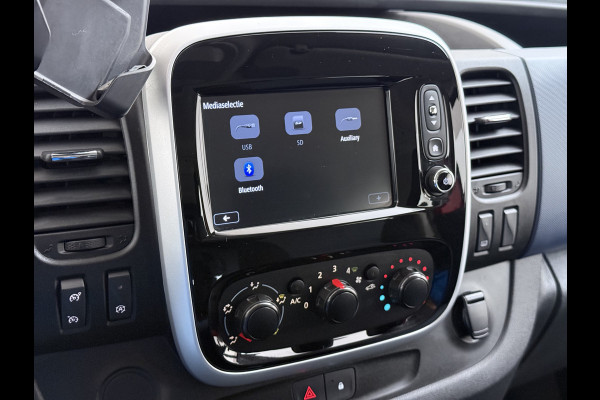 Opel Vivaro D126pk L2H1 Dubbele Cabine Euro 6 Navi Airco Trekhaak Camera Cruise Control Bluetooth Pdc 5-Persoons Betonplex Vloer Wandbetimmering Schuifdeur Regen-Lichtsensor 1.6CDTI 1e Eigenaar Origineel Nederlandse Auto Dealeronderhouden 2.000kg trekvermogen