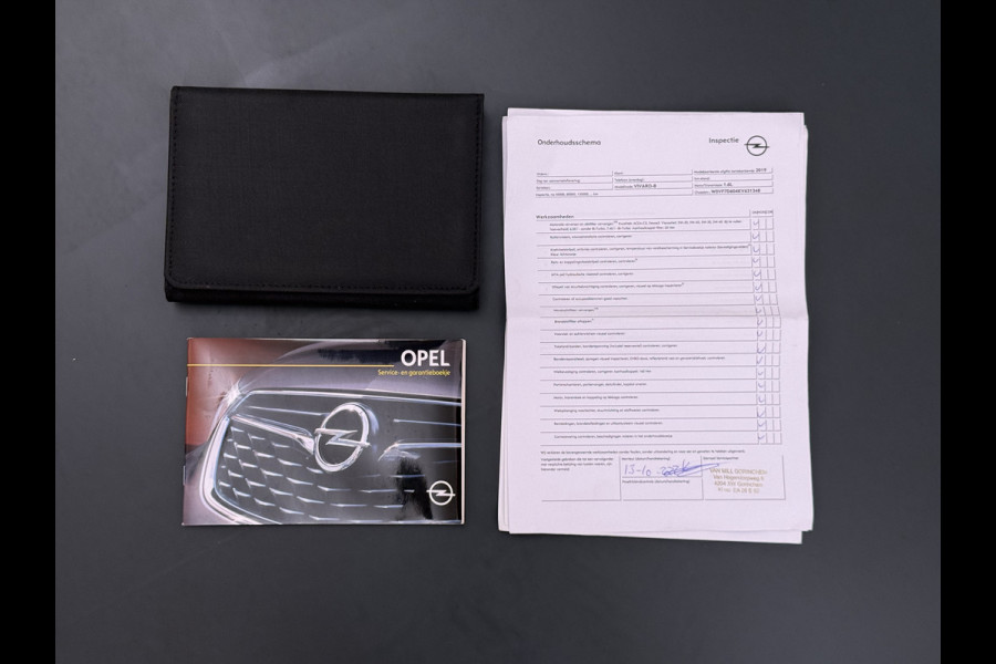 Opel Vivaro D126pk L2H1 Dubbele Cabine Euro 6 Navi Airco Trekhaak Camera Cruise Control Bluetooth Pdc 5-Persoons Betonplex Vloer Wandbetimmering Schuifdeur Regen-Lichtsensor 1.6CDTI 1e Eigenaar Origineel Nederlandse Auto Dealeronderhouden 2.000kg trekvermogen