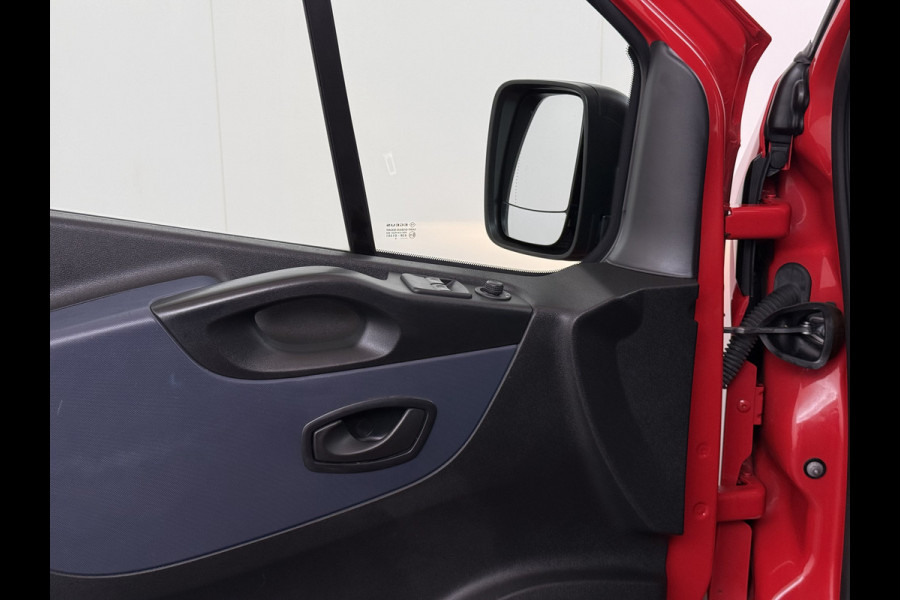 Opel Vivaro D126pk L2H1 Dubbele Cabine Euro 6 Navi Airco Trekhaak Camera Cruise Control Bluetooth Pdc 5-Persoons Betonplex Vloer Wandbetimmering Schuifdeur Regen-Lichtsensor 1.6CDTI 1e Eigenaar Origineel Nederlandse Auto Dealeronderhouden 2.000kg trekvermogen