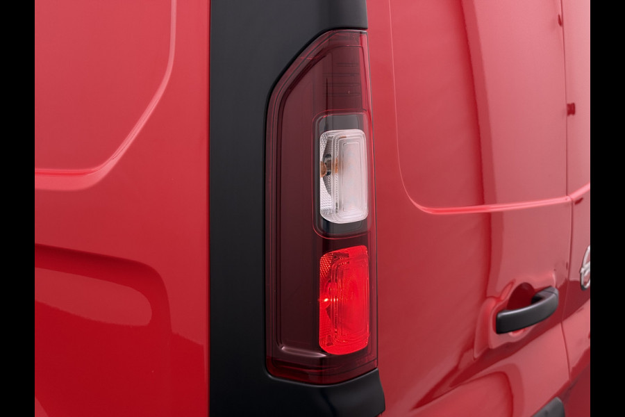 Opel Vivaro D126pk L2H1 Dubbele Cabine Euro 6 Navi Airco Trekhaak Camera Cruise Control Bluetooth Pdc 5-Persoons Betonplex Vloer Wandbetimmering Schuifdeur Regen-Lichtsensor 1.6CDTI 1e Eigenaar Origineel Nederlandse Auto Dealeronderhouden 2.000kg trekvermogen