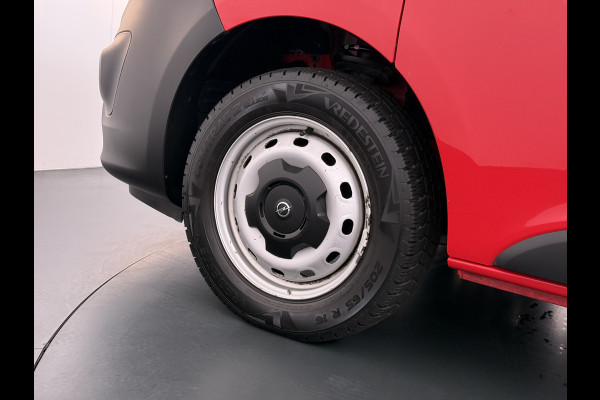 Opel Vivaro D126pk L2H1 Dubbele Cabine Euro 6 Navi Airco Trekhaak Camera Cruise Control Bluetooth Pdc 5-Persoons Betonplex Vloer Wandbetimmering Schuifdeur Regen-Lichtsensor 1.6CDTI 1e Eigenaar Origineel Nederlandse Auto Dealeronderhouden 2.000kg trekvermogen