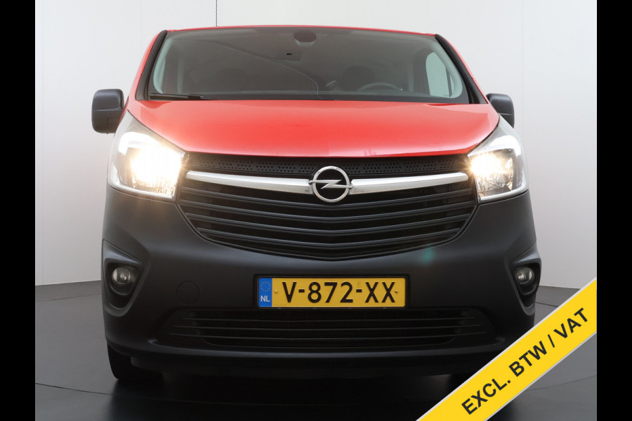 Opel Vivaro D126pk L2H1 Dubbele Cabine Euro 6 Navi Airco Trekhaak Camera Cruise Control Bluetooth Pdc 5-Persoons Betonplex Vloer Wandbetimmering Schuifdeur Regen-Lichtsensor 1.6CDTI 1e Eigenaar Origineel Nederlandse Auto Dealeronderhouden 2.000kg trekvermogen