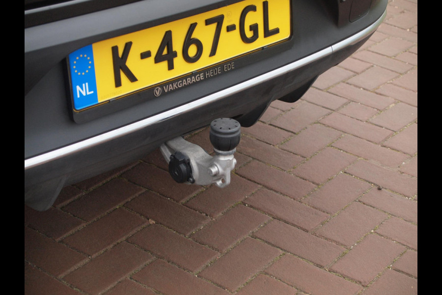 Mercedes-Benz EQC 400 4MATIC Business Solution AMG 80 kWh | SOH 95% | Panoramadak | Trekhaak | Sfeerverlichting | Camera |