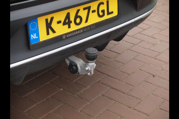 Mercedes-Benz EQC 400 4MATIC Business Solution AMG 80 kWh | SOH 95% | Panoramadak | Trekhaak | Sfeerverlichting | Camera |