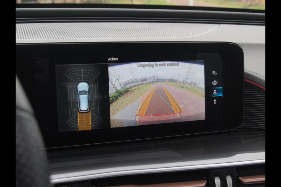 Mercedes-Benz EQC 400 4MATIC Business Solution AMG 80 kWh | SOH 95% | Panoramadak | Trekhaak | Sfeerverlichting | Camera |