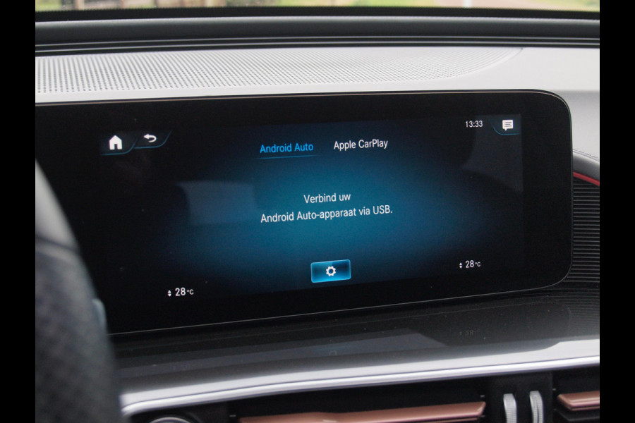 Mercedes-Benz EQC 400 4MATIC Business Solution AMG 80 kWh | SOH 95% | Panoramadak | Trekhaak | Sfeerverlichting | Camera |