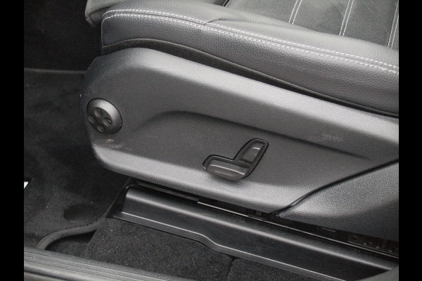 Mercedes-Benz EQC 400 4MATIC Business Solution AMG 80 kWh | SOH 95% | Panoramadak | Trekhaak | Sfeerverlichting | Camera |