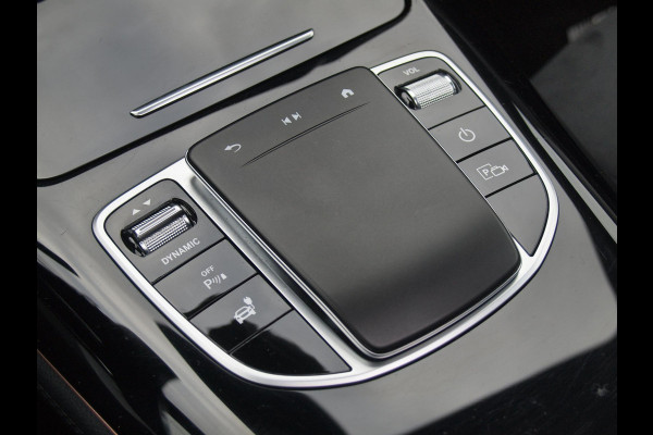 Mercedes-Benz EQC 400 4MATIC Business Solution AMG 80 kWh | SOH 95% | Panoramadak | Trekhaak | Sfeerverlichting | Camera |