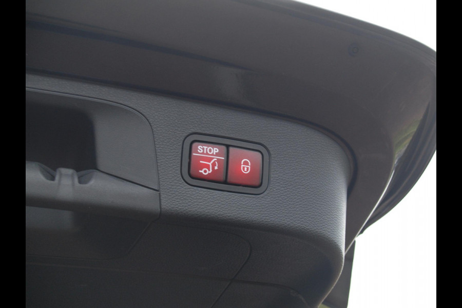 Mercedes-Benz EQC 400 4MATIC Business Solution AMG 80 kWh | SOH 95% | Panoramadak | Trekhaak | Sfeerverlichting | Camera |