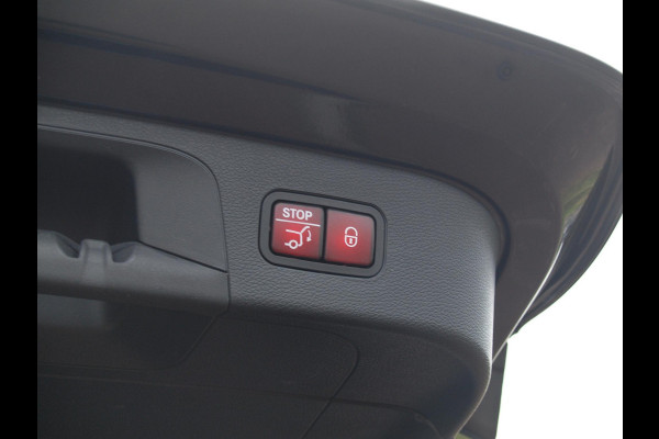 Mercedes-Benz EQC 400 4MATIC Business Solution AMG 80 kWh | SOH 95% | Panoramadak | Trekhaak | Sfeerverlichting | Camera |