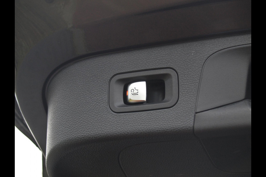 Mercedes-Benz EQC 400 4MATIC Business Solution AMG 80 kWh | SOH 95% | Panoramadak | Trekhaak | Sfeerverlichting | Camera |