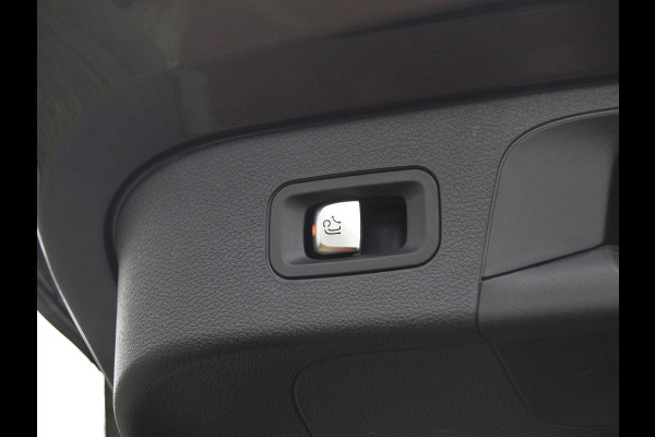 Mercedes-Benz EQC 400 4MATIC Business Solution AMG 80 kWh | SOH 95% | Panoramadak | Trekhaak | Sfeerverlichting | Camera |