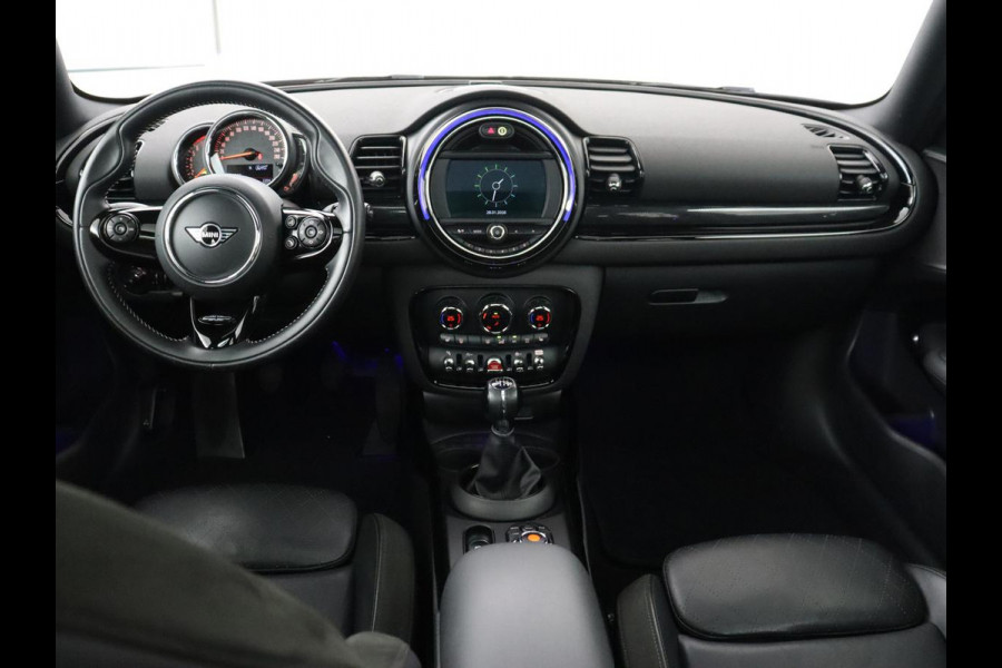 MINI Clubman 1.5 Cooper Chili | Panoramadak | Leder | Stoelverwarming | Carplay | Keyless | Navigatie | Climate control | Cruise control | Full LED