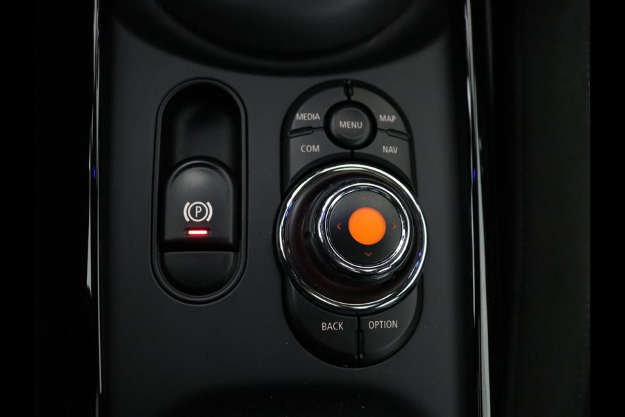 MINI Clubman 1.5 Cooper Chili | Panoramadak | Leder | Stoelverwarming | Carplay | Keyless | Navigatie | Climate control | Cruise control | Full LED