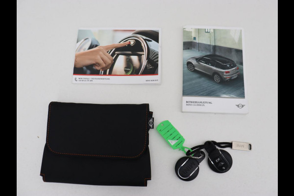 MINI Clubman 1.5 Cooper Chili | Panoramadak | Leder | Stoelverwarming | Carplay | Keyless | Navigatie | Climate control | Cruise control | Full LED