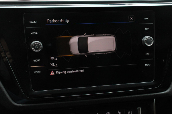Volkswagen Touran 1.5 TSI DSG Highline 7p | Navigatie | Apple Carplay/Android Auto | Parkeersensoren | Adaptive Cruise Control | Stoel-en stuurverwarming | Elektrische achterklep | Getinte ramen | Climatronic