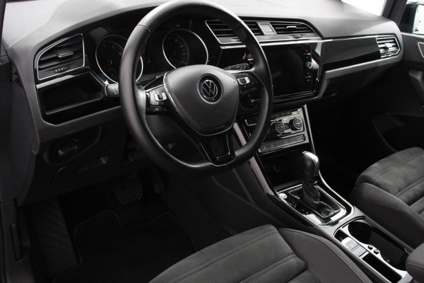 Volkswagen Touran 1.5 TSI DSG Highline 7p | Navigatie | Apple Carplay/Android Auto | Parkeersensoren | Adaptive Cruise Control | Stoel-en stuurverwarming | Elektrische achterklep | Getinte ramen | Climatronic