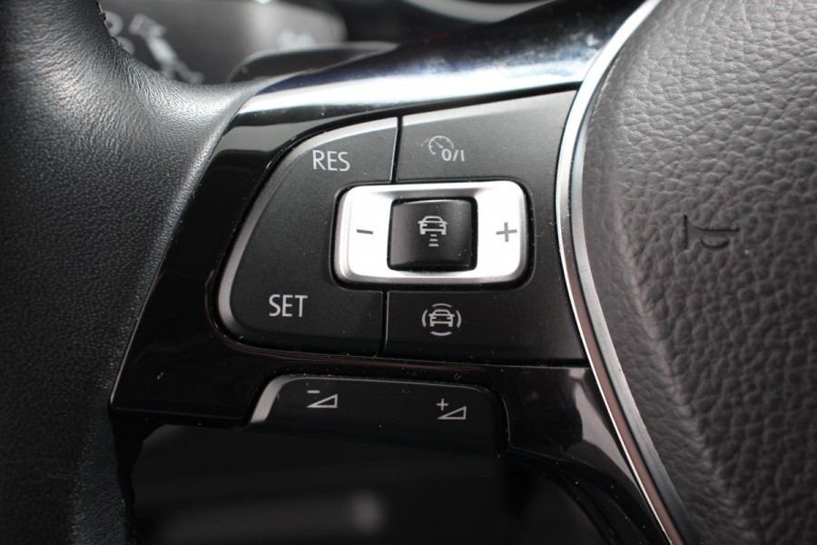 Volkswagen Touran 1.5 TSI DSG Highline 7p | Navigatie | Apple Carplay/Android Auto | Parkeersensoren | Adaptive Cruise Control | Stoel-en stuurverwarming | Elektrische achterklep | Getinte ramen | Climatronic
