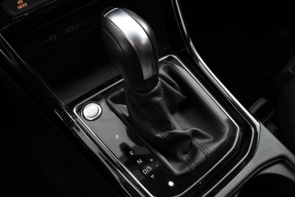 Volkswagen Touran 1.5 TSI DSG Highline 7p | Navigatie | Apple Carplay/Android Auto | Parkeersensoren | Adaptive Cruise Control | Stoel-en stuurverwarming | Elektrische achterklep | Getinte ramen | Climatronic