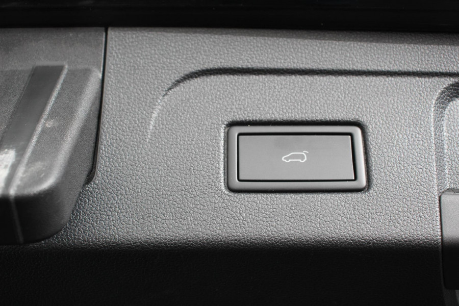 Volkswagen Touran 1.5 TSI DSG Highline 7p | Navigatie | Apple Carplay/Android Auto | Parkeersensoren | Adaptive Cruise Control | Stoel-en stuurverwarming | Elektrische achterklep | Getinte ramen | Climatronic