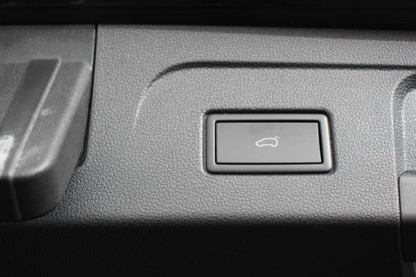 Volkswagen Touran 1.5 TSI DSG Highline 7p | Navigatie | Apple Carplay/Android Auto | Parkeersensoren | Adaptive Cruise Control | Stoel-en stuurverwarming | Elektrische achterklep | Getinte ramen | Climatronic